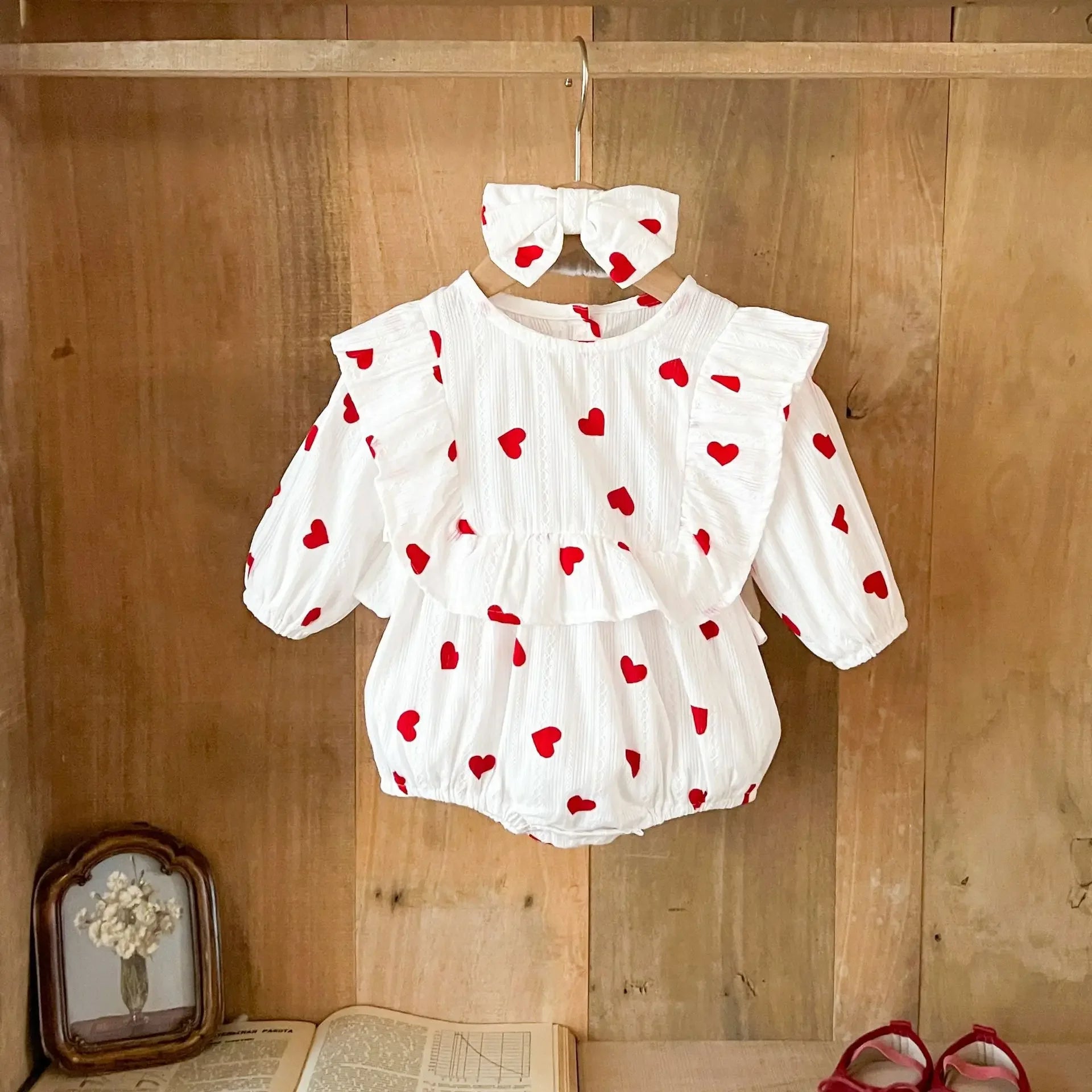 2026 Newborn Girl Romper 0-3Y Girl Spring Bodysuit Soft Cotton Long Sleeve Heart Print Onesie+Headband Cute Infant Baby Clothing